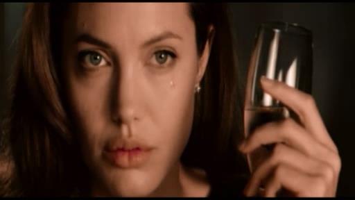 Bred Pitt Ancelina Coliyə 4 min 600 dollarlıq geyim hədiyyə etdi