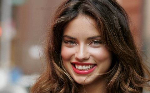 Adriana Lima yeni video reklam çarxında rol aldı