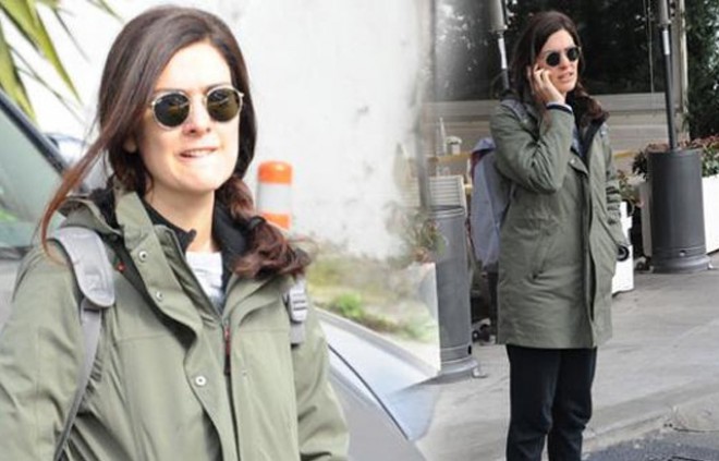 Bergüzar Korel oğlu ile səhər yeməyində 
