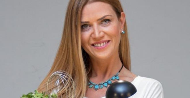 Məşhur model ana oldu 