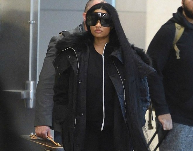 Niki Minaj özəl təyyarəsi ilə Londondan qayıtdı 