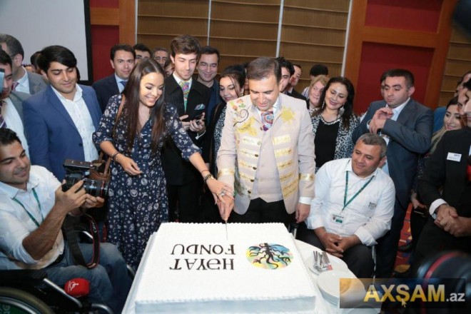 Leyla Əliyeva Hacı Nuranın təqdimatında tort kəsdi -&nbsp;fotolar