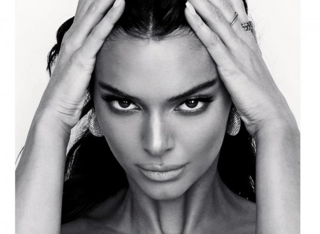 Model atası ilə partiyə qatıldı - foto 