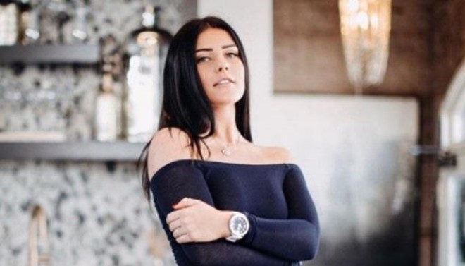 Model hava limanına bikini ilə gəldi - foto 