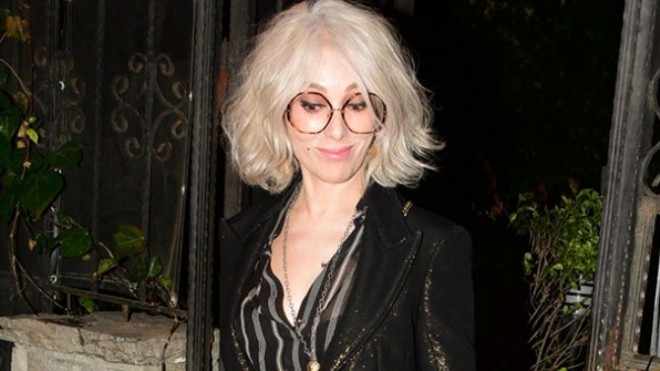 Aktrisa saçlarını boyatdırdı