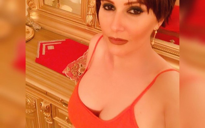 Çimnaz Sultanovanın sinəsi açıq şəkli