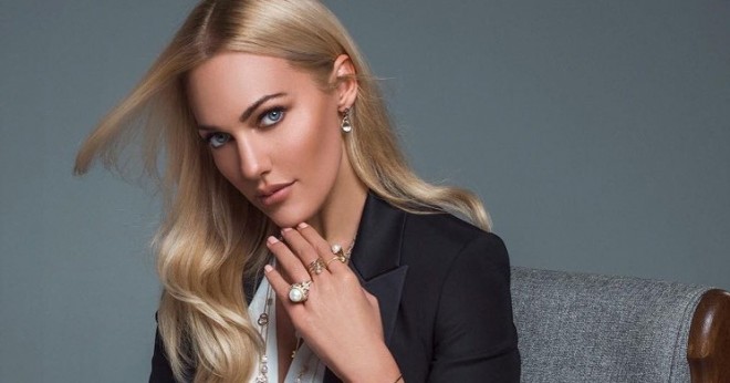 Aktrisa anasını foto ilə təbrik etdi