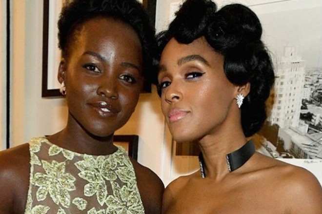 Aktrisa həmcins müğənni ilə görüşür - foto