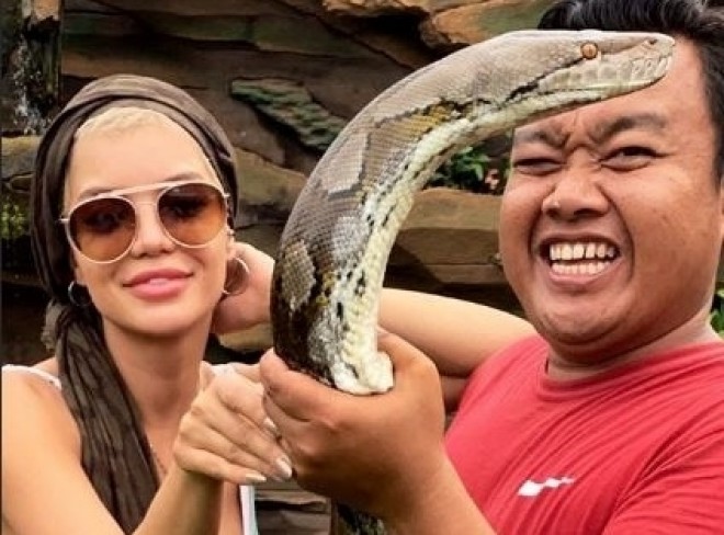 ​Aktrisanın ilanla oynaması hamını heyrətləndirdi - foto