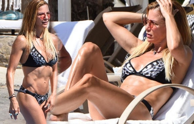 Modelyer Bodrum çimərliyində - foto