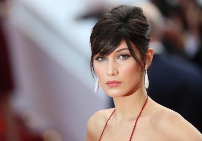 Bella Hadid saçlarını sarıya boyatdırdı 