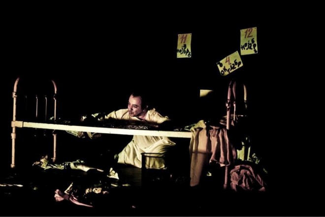 &nbsp;“Dəlinin qeydləri” onlayn göstərəcək