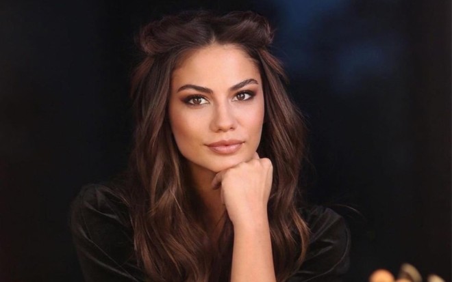 Aktrisa streslə arıqlayır