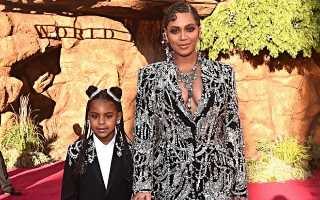 İlk mükafatını 9 yaşında qazanıb