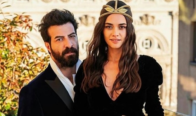 Aktrisa həyat yoldaşından ayrı yaşayır