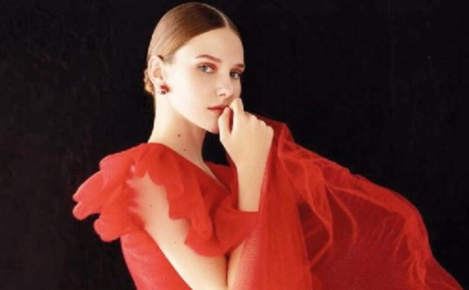 Aktrisa reklamdan 1 milyon qazandı