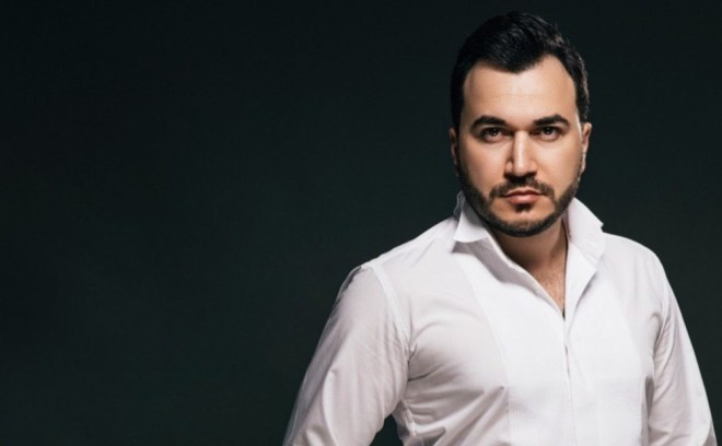 Elvin trend olan mahnılardan bəhs edib