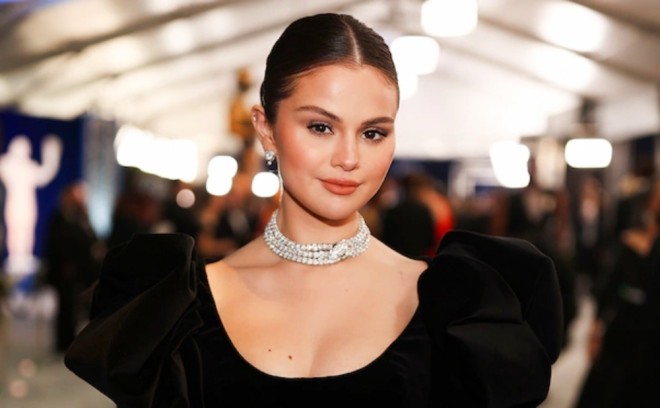 Selena fotoları ilə təəccüb yaradıb
